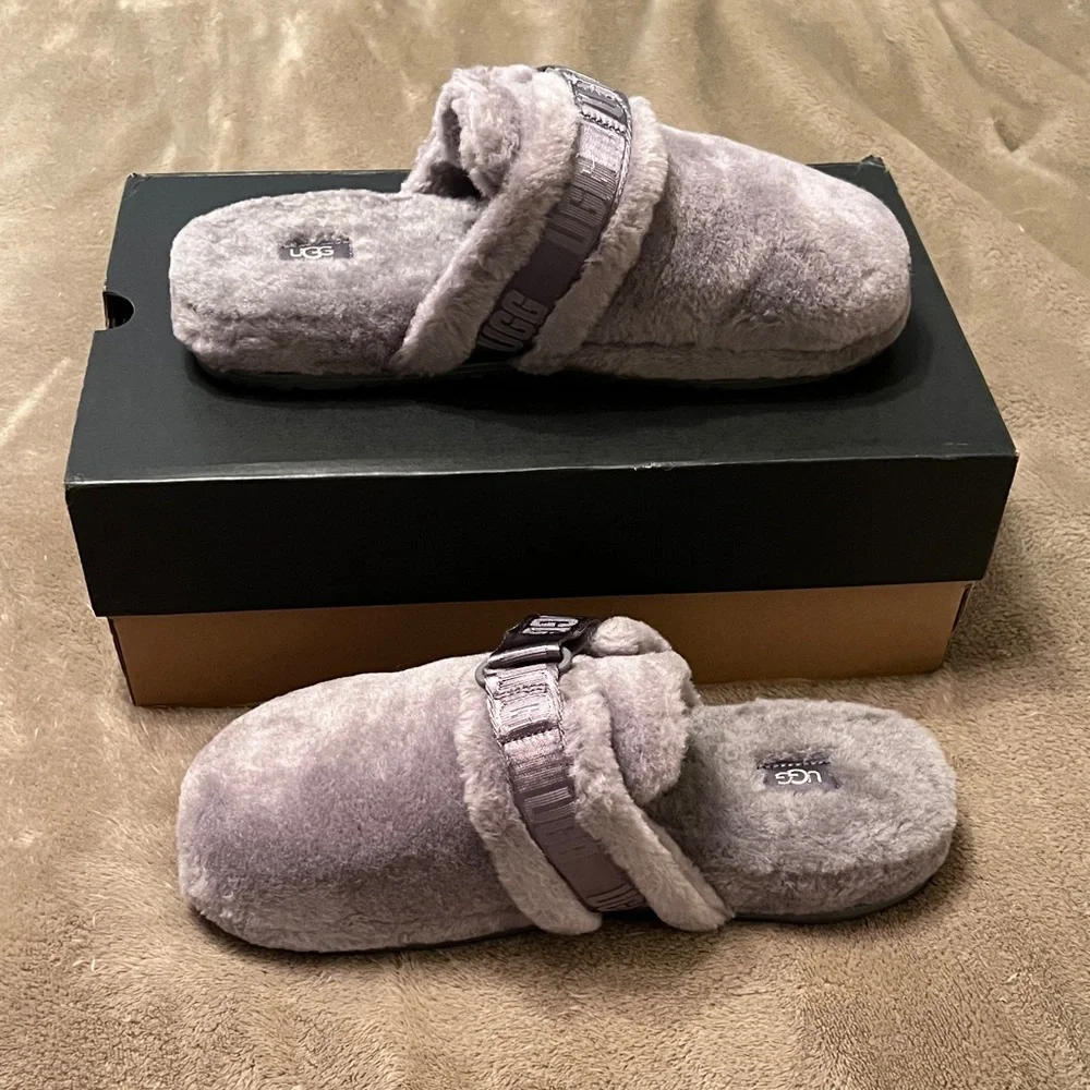 New Mens size 12 UGG SLIDES.